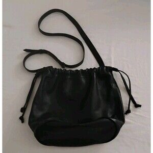 MadeWell Black Leather Bucket Bag Drawstring Tote Shoulder Crossbody Purse